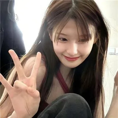 甜宠漫改剧《女神降临》车银优文佳煐：丑小鸭靠化妆变身校花，两大男神神仙打架
