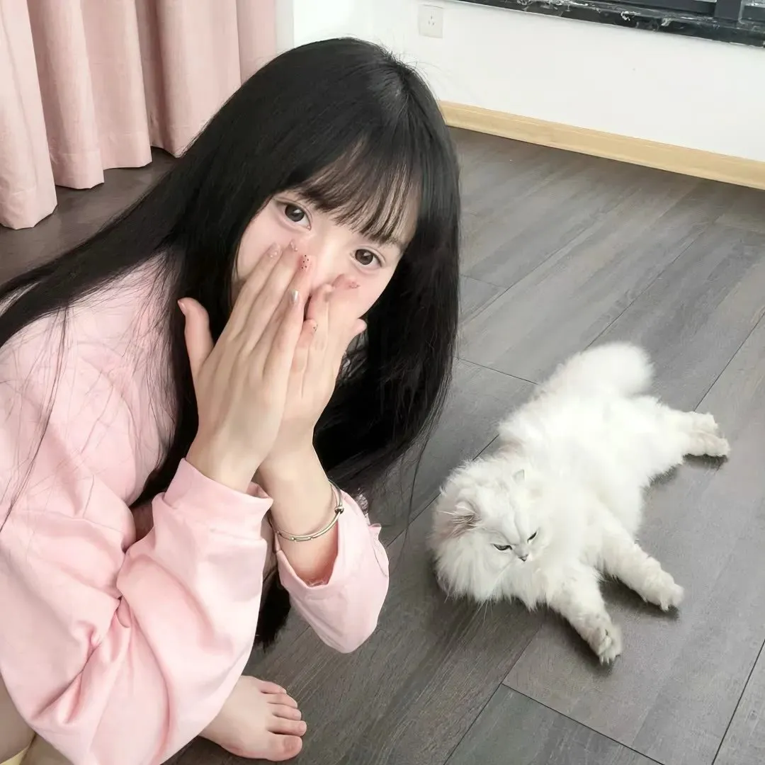 【社会反思】《明天，我会成为谁的女友》全集在线：出租女友、陪酒女、追星族的边缘女性真实生活图鉴